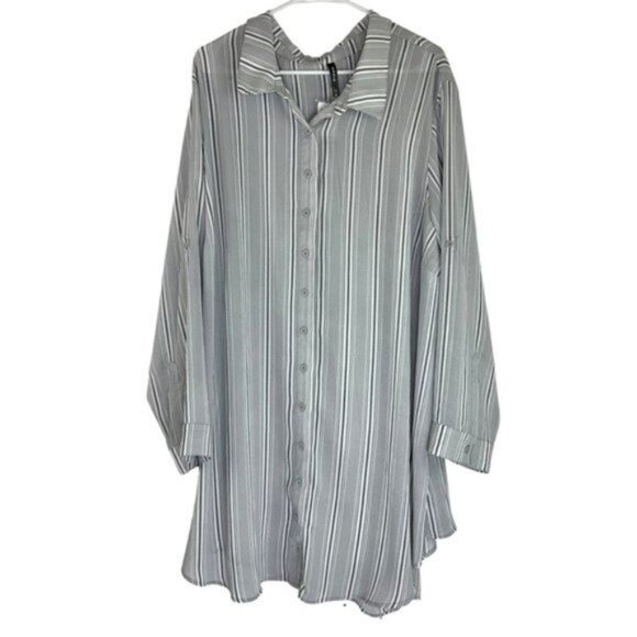 torrid Tops - NWT Torrid Striped Button Down Shirt in Black and White